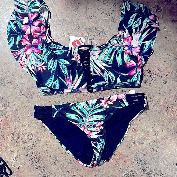 NWT Hot Kiss bikini set- Medium - Picture 1 of 4